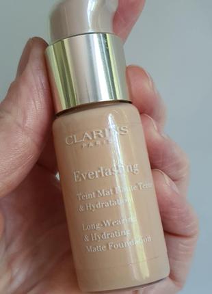 Стійкий тональний крем clarins everlasting1 фото