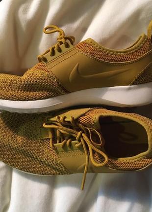 Жёлтые кроссовки flyknit nike juvanete nike roche run без швов2 фото