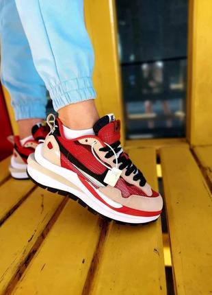 Жіночі кросівки nike vaporwaffle sport fuschia x sacai red9 фото