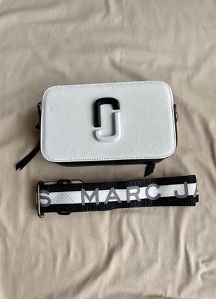 Marc jacobs snapshot white black logo ii стильна чорно біла брендова сумочка марк джейкобс женская черно белая сумка инь янь5 фото