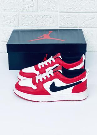 Кросівки чоловічі nike air jordan retro 1low red кросівки найк джордан9 фото