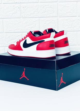 Кросівки чоловічі nike air jordan retro 1low red кросівки найк джордан4 фото