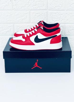 Кросівки чоловічі nike air jordan retro 1low red кросівки найк джордан5 фото