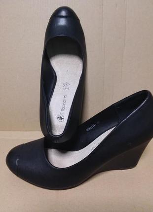 Шкіряні туфлі на танкетці 40 розміру