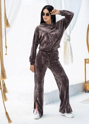 Костюм жіночий велюровий