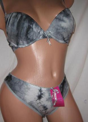 Комплект белья серый с мраморными разводами: бюстгальтер чашка в и трусики-бикини