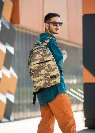 Чоловічий рюкзак тканевий в кольорі камуфляж для ноутбука8 фото