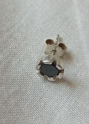 Срібна моно сережка з натульним оніксом