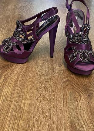 Босоніжки buffalo