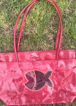 Симпатичная кожаная сумка с рыбкой, красная