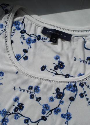 Tommy hilfiger, футболка з квітковим принтом, р. s4 фото