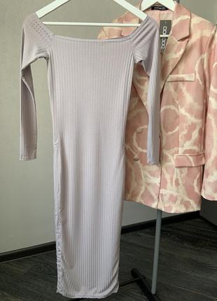 Ніжно-лілова сукня від boohoo по фігурі зі спущеними плечима4 фото