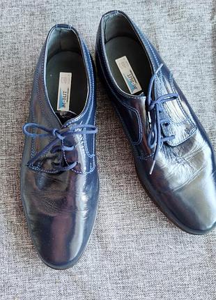 Стильні шкіряні сині туфлі на шнурівках m-but польща