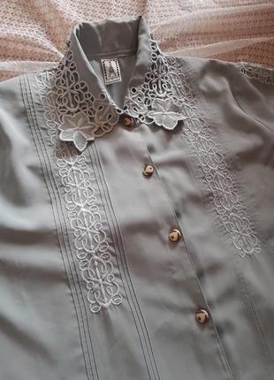 Вінтажна блуза з мереживом paris