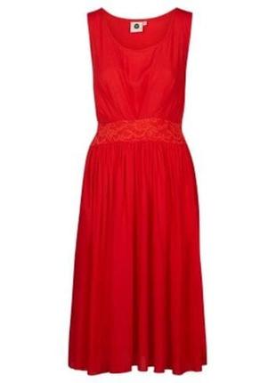 Красное нарядное платье из вискозы 52 размер