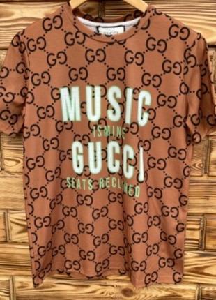 Брендовая коричневая футболка