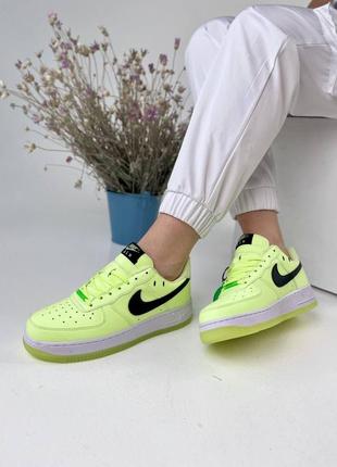 Жіночі кросівки nike air force neon green white