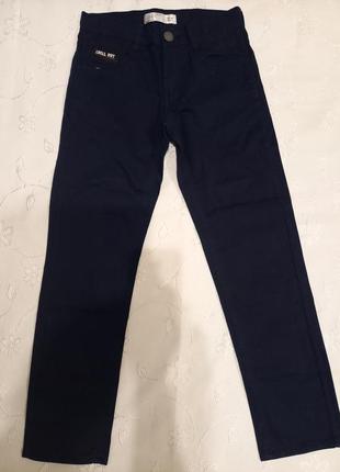 Чудові джинси  темно синього  кольору.  collection