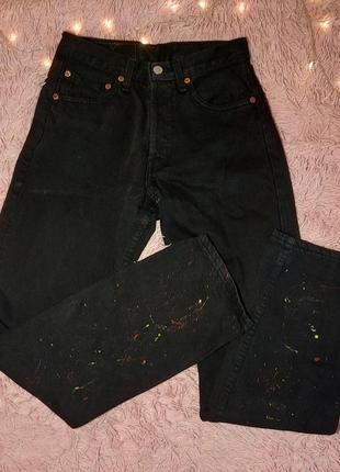 Черные джинсы с брызгами краски сзади2 фото