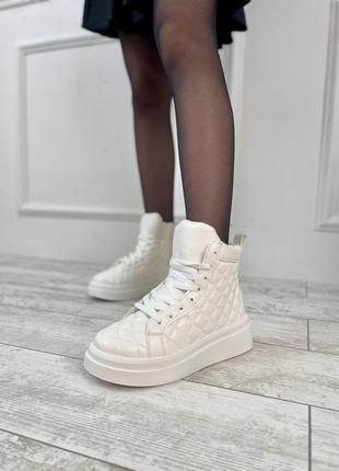 Жіночі зимові ботінки boots winter white 2

/ женские зимние ботинки/ белые