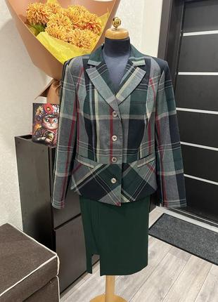 Костюм жіночий піджак + спідниця axxa