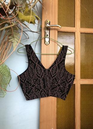 Черный топ в узор
