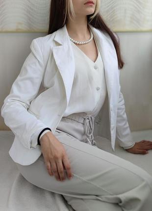 Білий стильний піджак