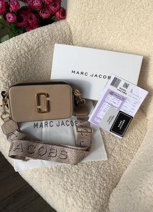 The marc jacobs snapshot brown компактна жіноча сумочка марк джейкобс коричнева темний беж женская брендовая сумка коричневая темный беж5 фото