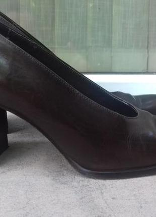 Туфлі з масивним каблуком з нат.шкіри італія,1 фото