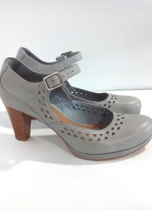 Стильні шкіряні туфлі від бренду clarks, р. 36 код t3655