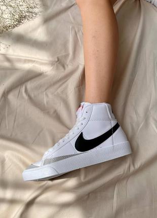 Отличные женские высокие кроссовки nike blazer mid ‘77 vintage white белые с чёрным9 фото