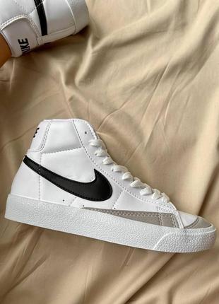 Отличные женские высокие кроссовки nike blazer mid ‘77 vintage white белые с чёрным5 фото