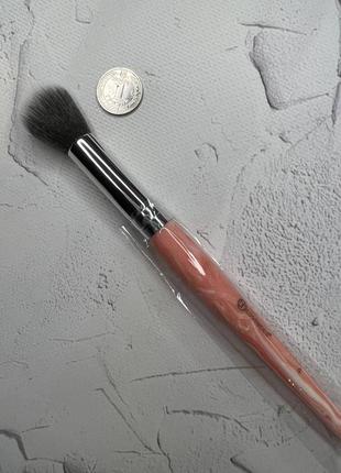 Кисть для тіней bh cosmetics 4 deluxeblending brush з набору bh cosmetics rose quartz 9 piece brush