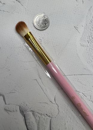 Пензлик для тіней fluff shadow brush bh cosmetics з набору pink perfection 10 piece brush set