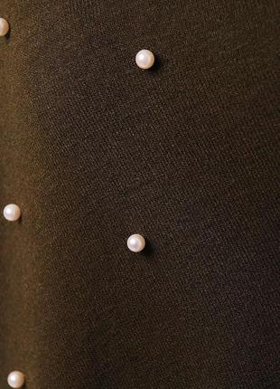 Женская оливковая туники украшенная жемчугом.3 фото