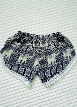 Стильні тоненькі шортики в єгипетському стилі з мереживом