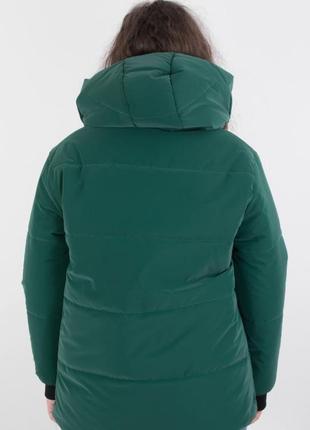 Стильна зелена осіння демісезон куртка з капюшоном батал великий розмір