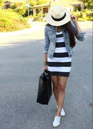 Платье черно-белое в полоску