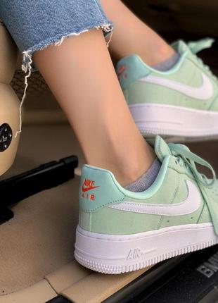 Жіночі кросівки nike air force 1 green white 35 фото