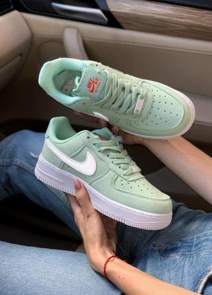 Жіночі кросівки nike air force 1 green white 38 фото