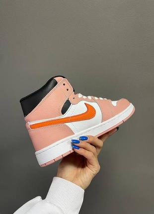Жіночі кросівки  nike air jordan 1 retro high pink orange

/ женские кроссовки найк аир джордан5 фото