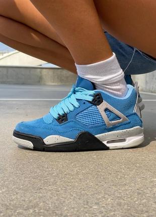 Жіночі кросівки голубі  nike air jordan 4 retro university blue

/ женские кроссовки найк аир джордан1 фото