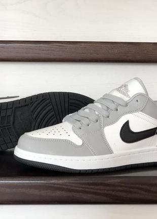 Жіночі кросівки nike air jordan 1 low сірі з білим\чорні2 фото