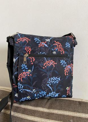 Зручна сумка з квітковим принтом7 фото