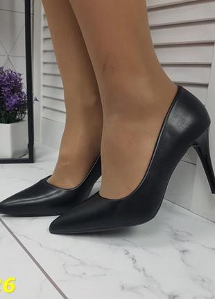 Класика! зручні чорні туфлі човники 35 розмір graceland1 фото