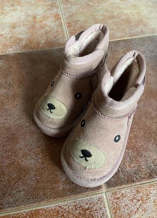 Уггі на дівчинку