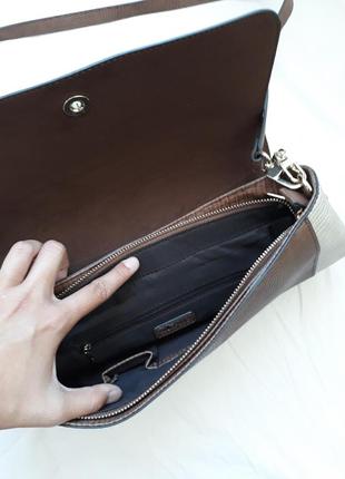 Новая вместительная коричнево-бежевая сумочка с длинной ручкой parfois2 фото