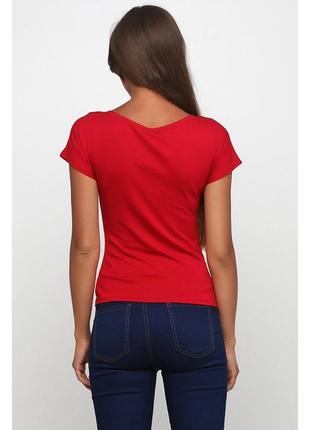 Вишита жіноча футболка червоного кольору3 фото