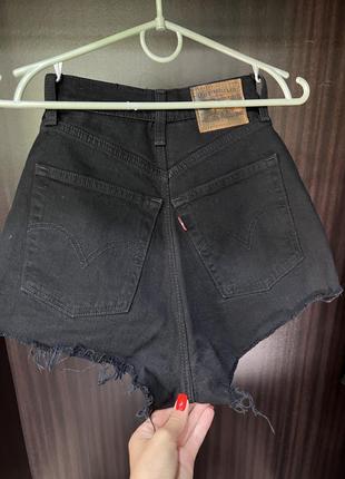 Продам оригинальные джинсовые чёрные шорты levi’s