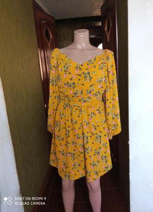 Шикарне плаття з широким рукавом